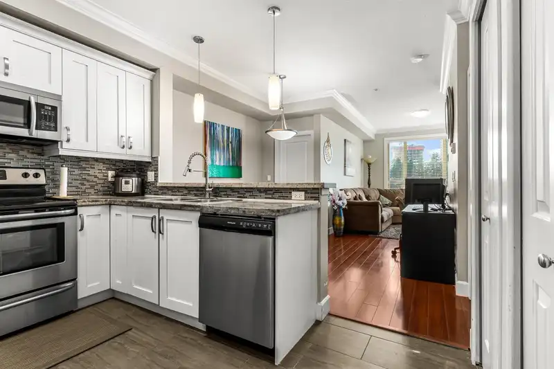 205 13897 FRASER HIGHWAY - photo 2 of 24