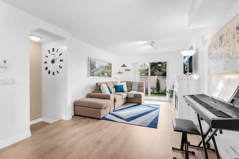 20 15871 85 AVENUE - photo 1 of 32