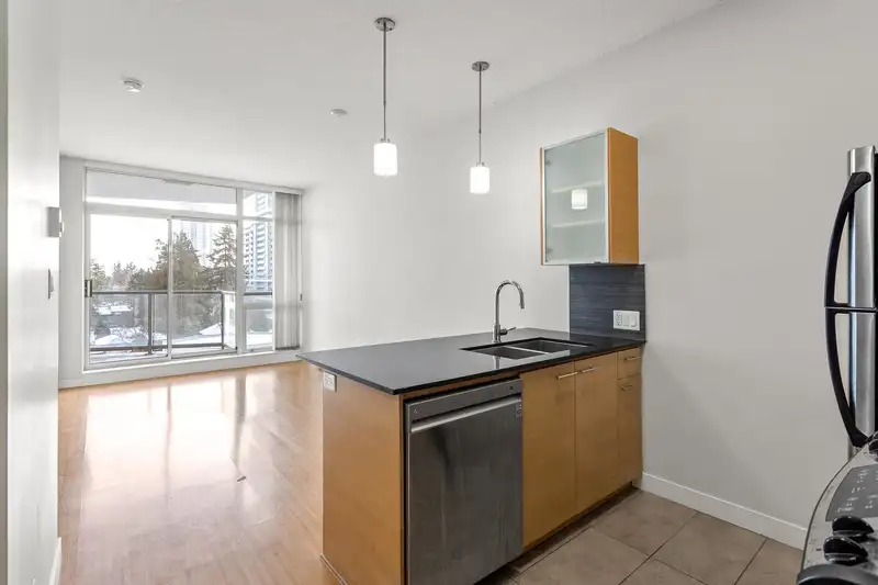 605 13399 104 AVENUE - photo 1 of 32