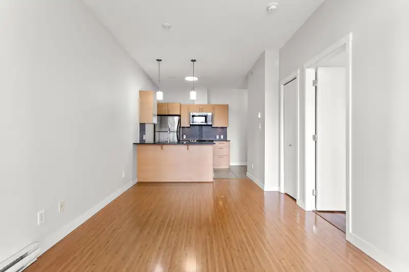 605 13399 104 AVENUE - photo 4 of 32