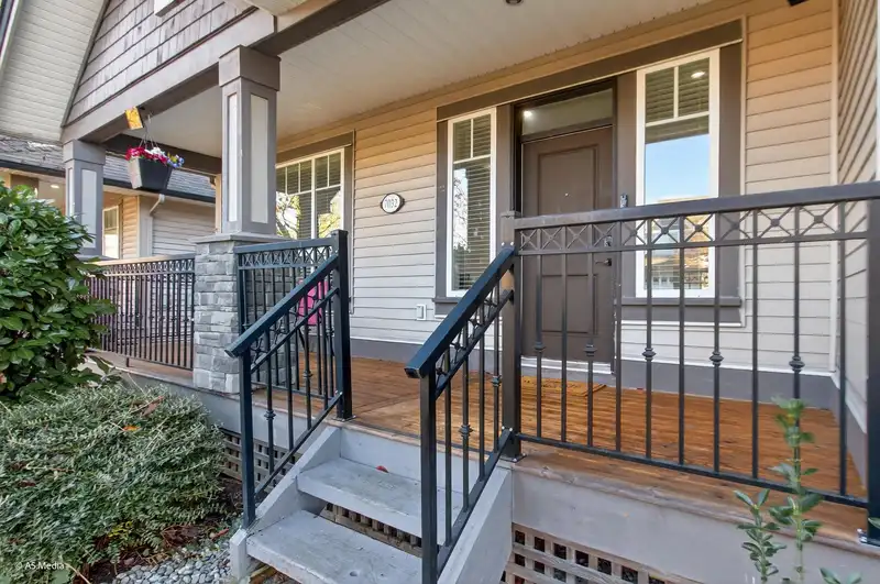 7032 195A STREET - photo 2 of 40