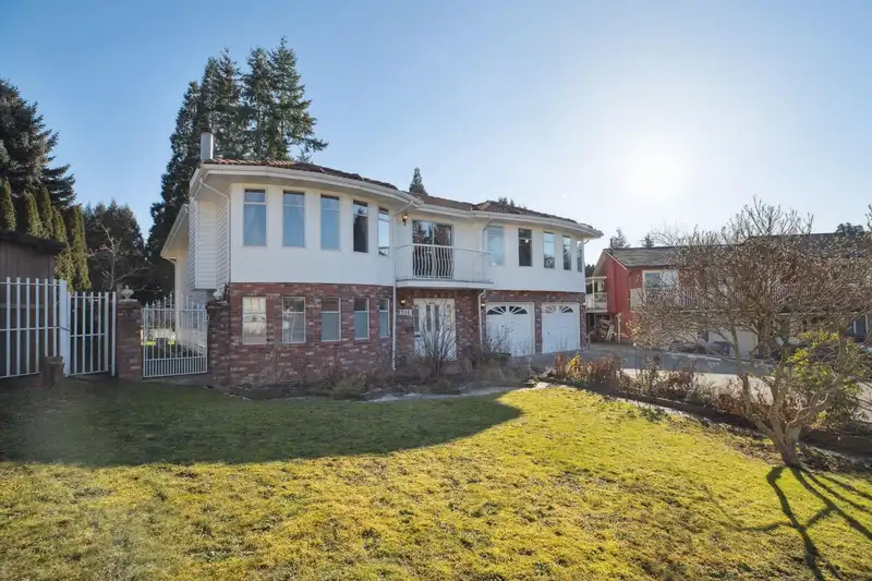 8710 151 STREET - photo 3 of 40