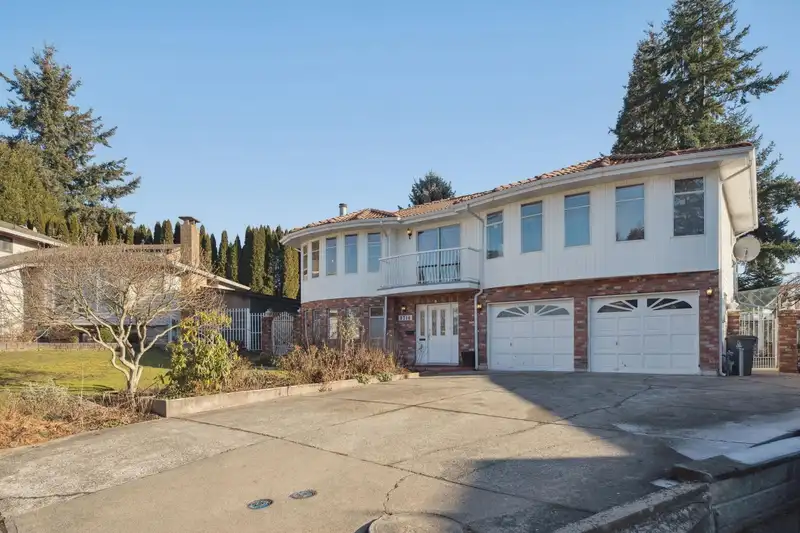 8710 151 STREET - photo 4 of 40