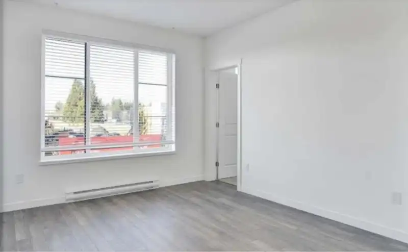 315 15858 FRASER HIGHWAY - photo 2 of 11