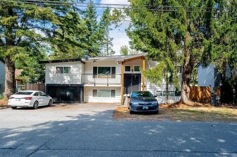 14125 75 AVENUE - photo 2 of 18
