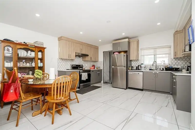 14125 75 AVENUE - photo 4 of 18