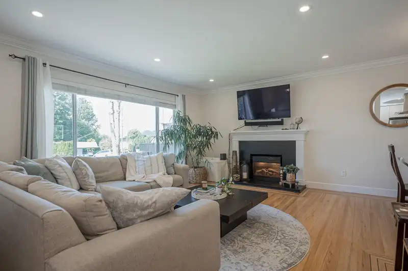 11308 ROYAL CRESCENT - photo 3 of 40