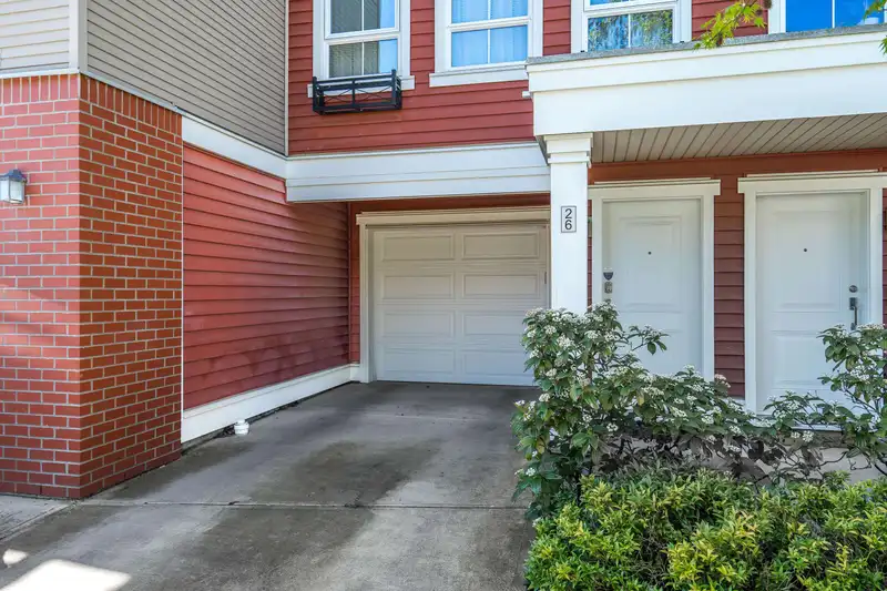 26 19505 68A AVENUE - photo 2 of 29