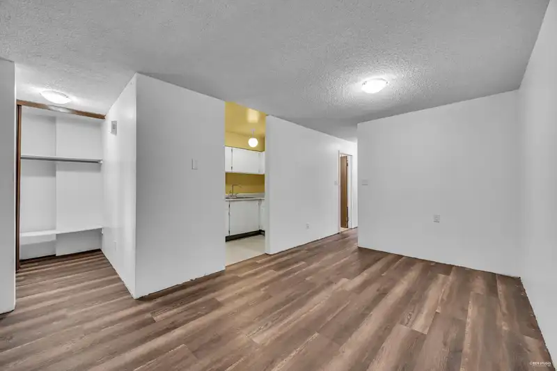 10580 HOLLY PARK LANE - photo 4 of 14