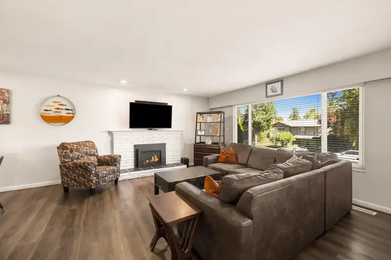 17030 HEREFORD PLACE - photo 4 of 40