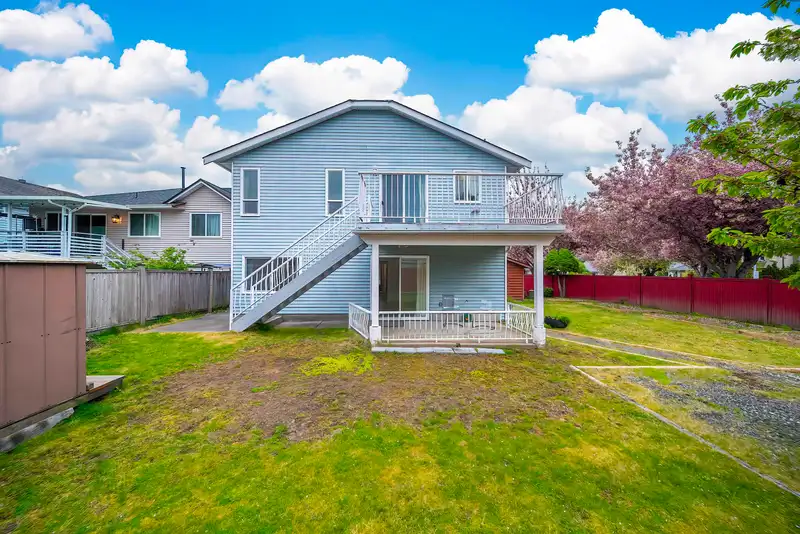 14932 98A AVENUE - photo 4 of 40