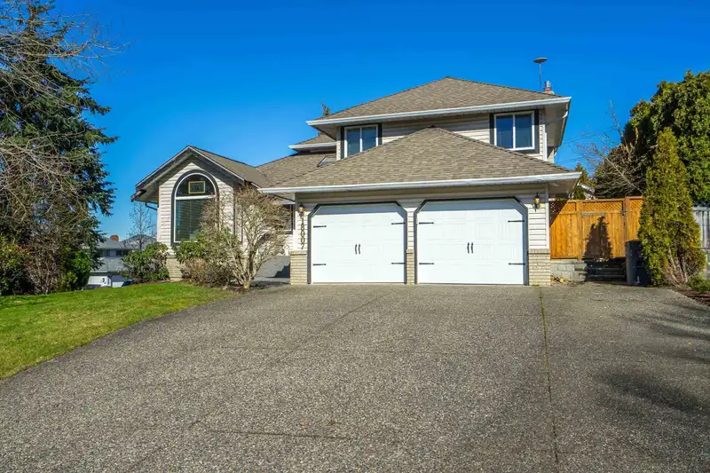 18007 64A AVENUE - photo 2 of 38