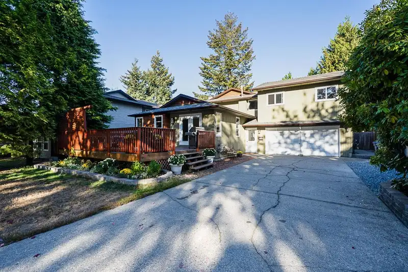 6126 131A STREET - photo 1 of 33