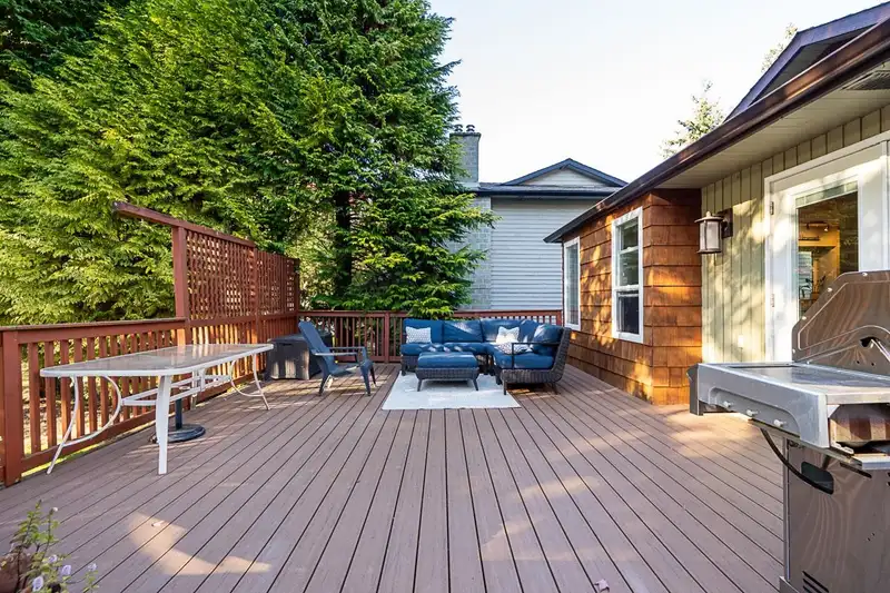 6126 131A STREET - photo 2 of 33