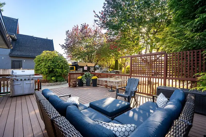 6126 131A STREET - photo 3 of 33