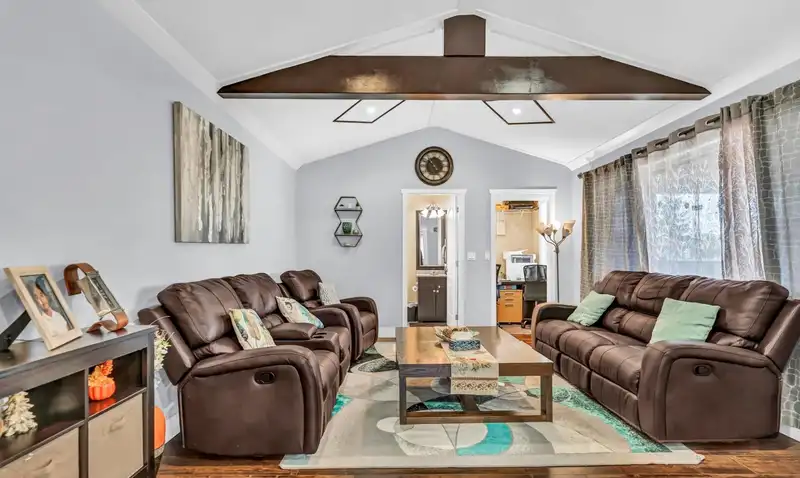 18240 64 AVENUE - photo 2 of 25