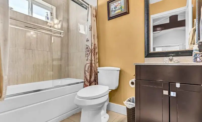 18240 64 AVENUE - photo 4 of 25