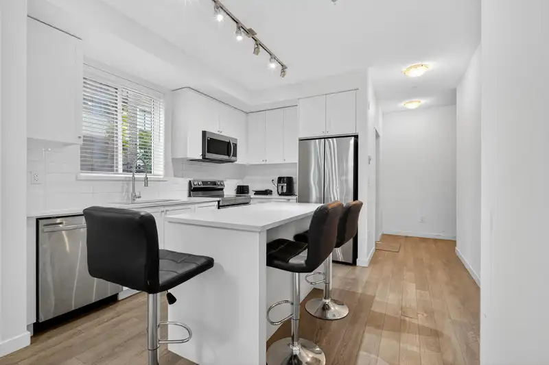 108 15825 85 AVENUE - photo 4 of 29