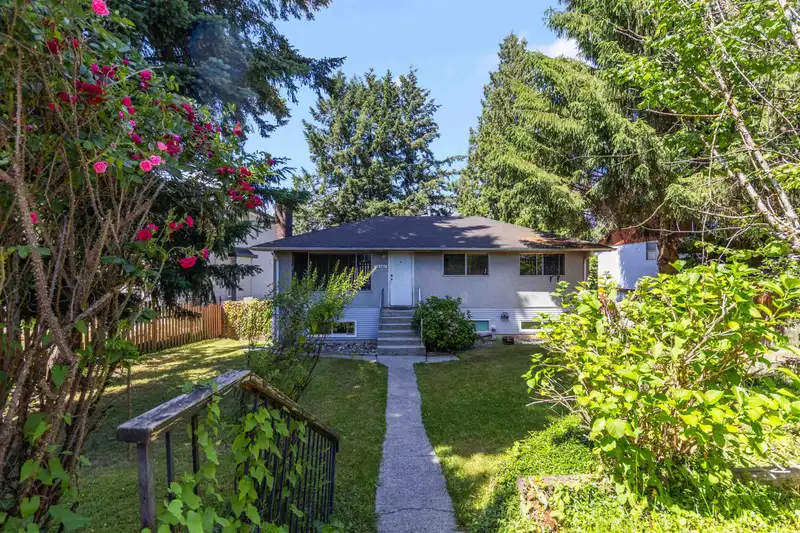 12301 99A AVENUE - photo 4 of 40