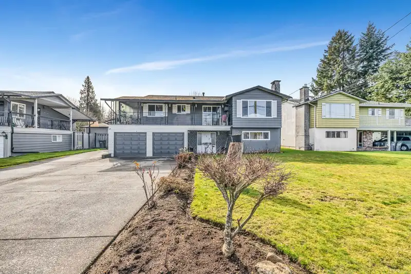 13980 113 AVENUE - photo 1 of 25