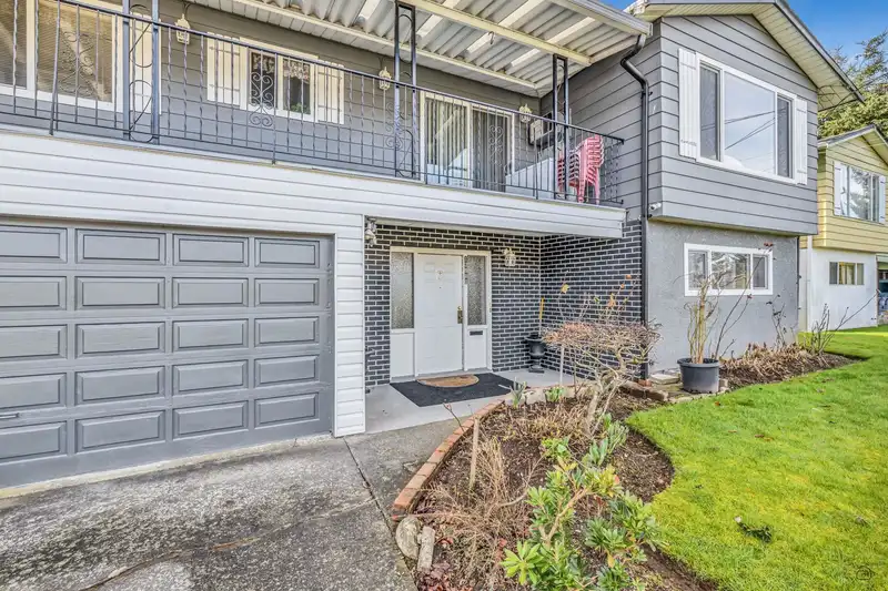 13980 113 AVENUE - photo 3 of 25