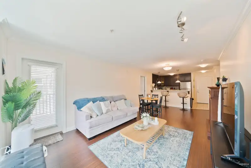 314 8084 120A STREET - photo 4 of 23