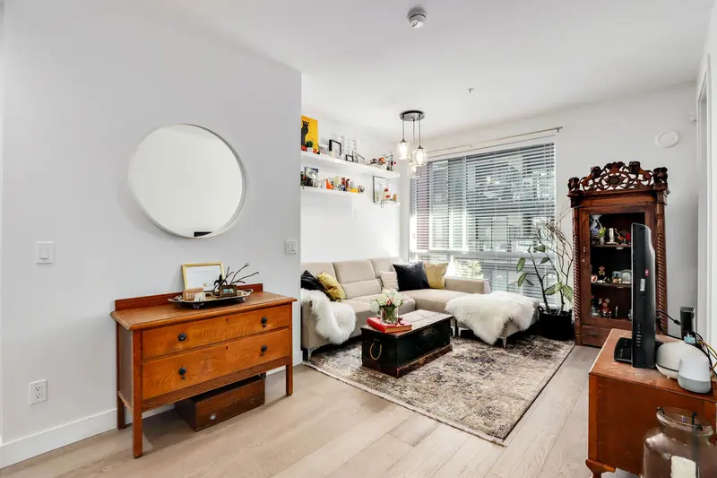 320 723 W 3RD STREET - photo 3 of 23