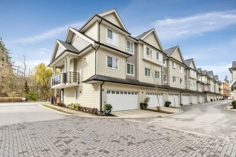 10 14285 64 AVENUE - photo 1 of 31