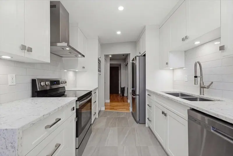 101 1005 W 7TH AVENUE - photo 2 of 25