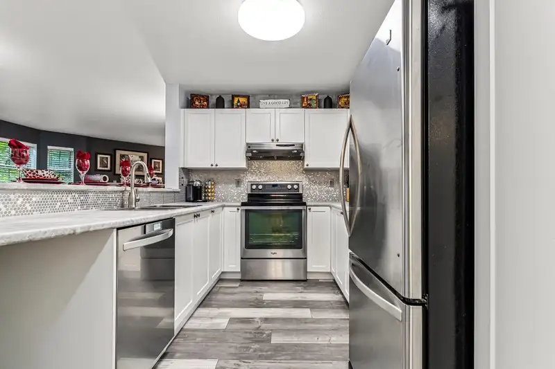 203 10743 139 STREET - photo 2 of 27