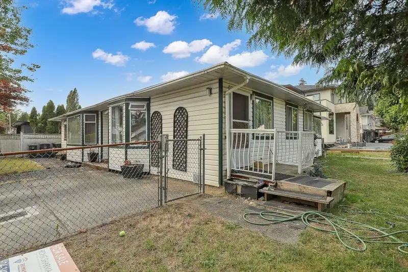 14187 66A AVENUE - photo 3 of 40