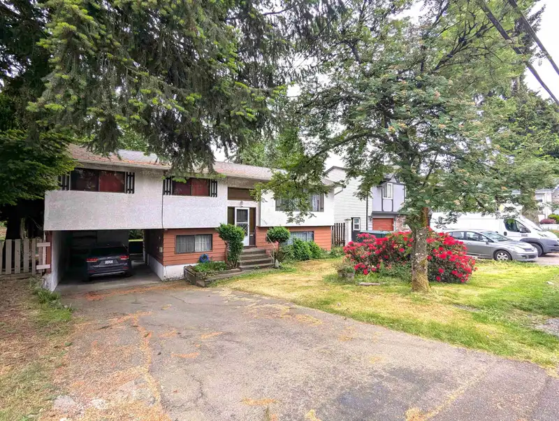 12770 102 AVENUE - photo 2 of 2