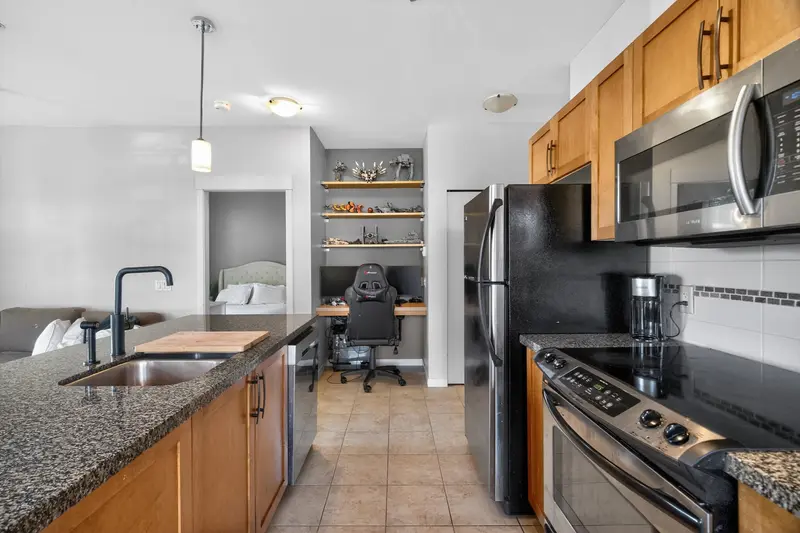 201 11950 HARRIS ROAD - photo 3 of 25