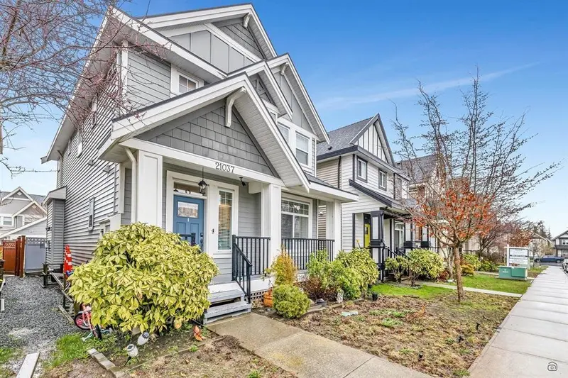 21037 77 AVENUE AVENUE - photo 2 of 25