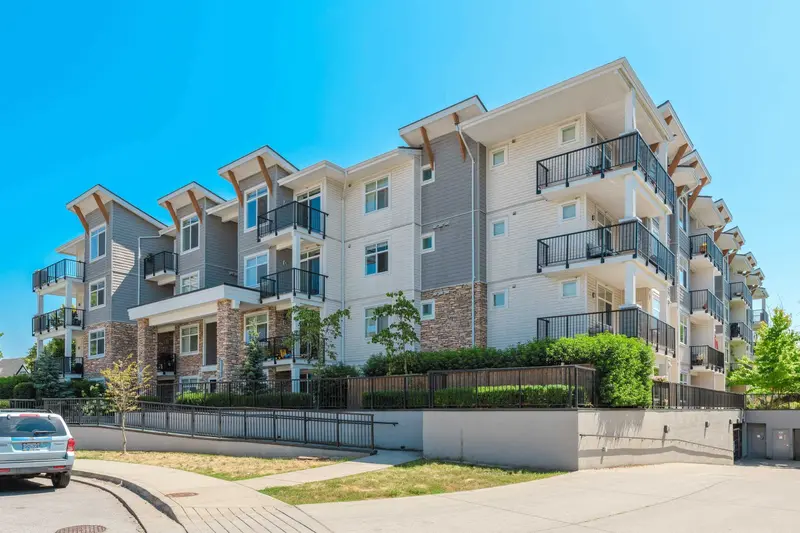 411 19940 BRYDON CRESCENT - photo 1 of 22