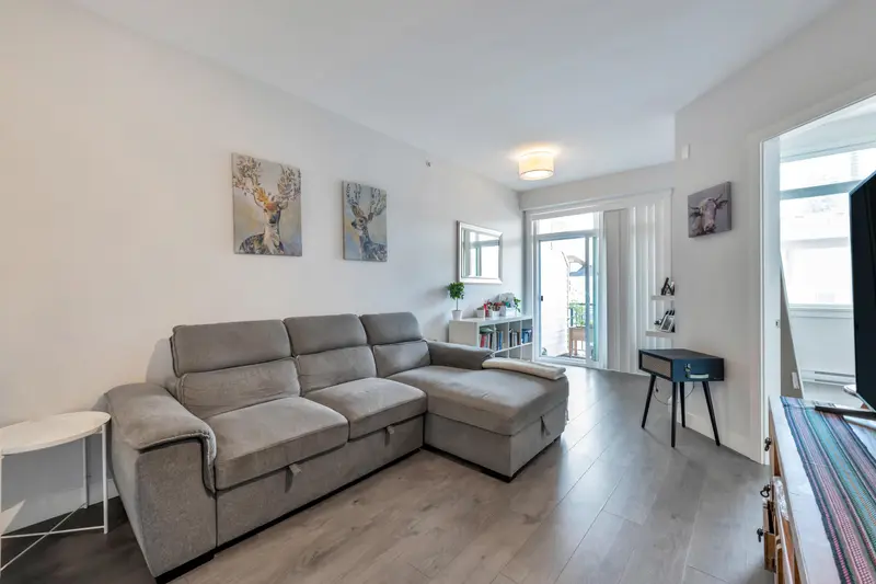 411 19940 BRYDON CRESCENT - photo 2 of 22