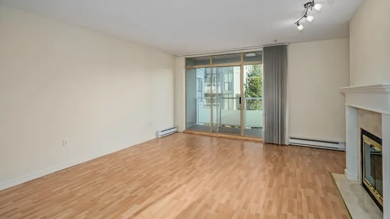 306 48 RICHMOND STREET - photo 4 of 25