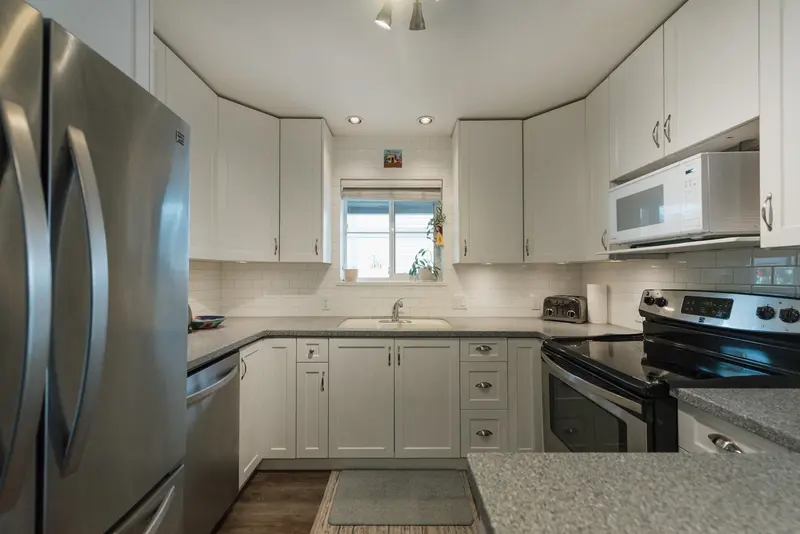 45 689 PARK ROAD - photo 4 of 25