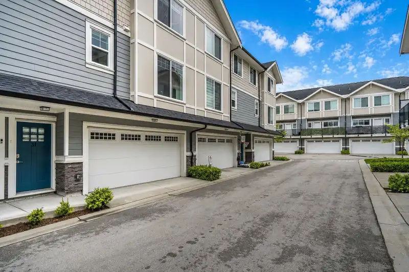31 19501 74 AVENUE - photo 1 of 40