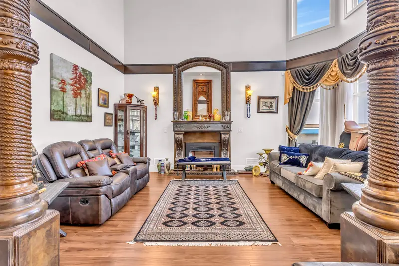 13884 89A AVENUE - photo 4 of 25