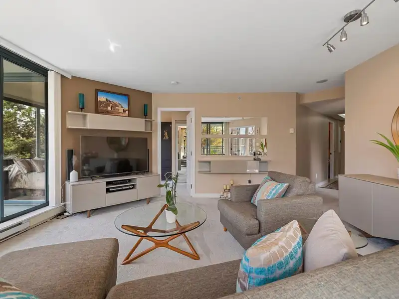 203 13353 108 AVENUE - photo 3 of 28