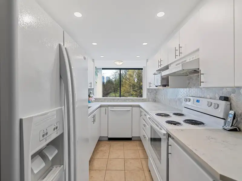 203 13353 108 AVENUE - photo 4 of 28