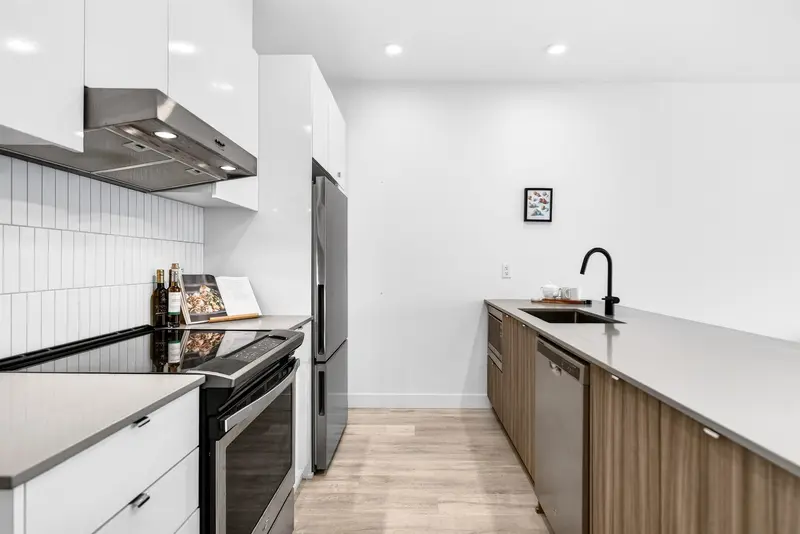 608 32838 LANDEAU PLACE - photo 4 of 24