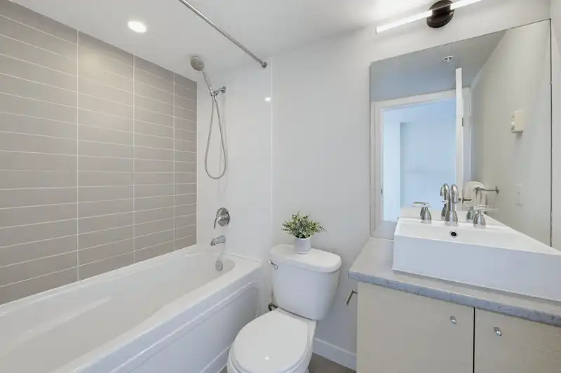 1007 13618 100 AVENUE - photo 3 of 25