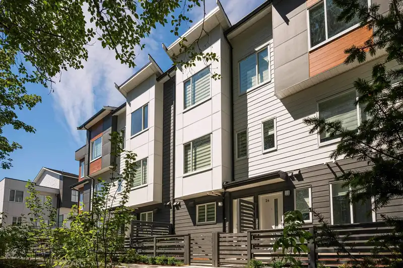 37 9652 162A STREET - photo 2 of 7