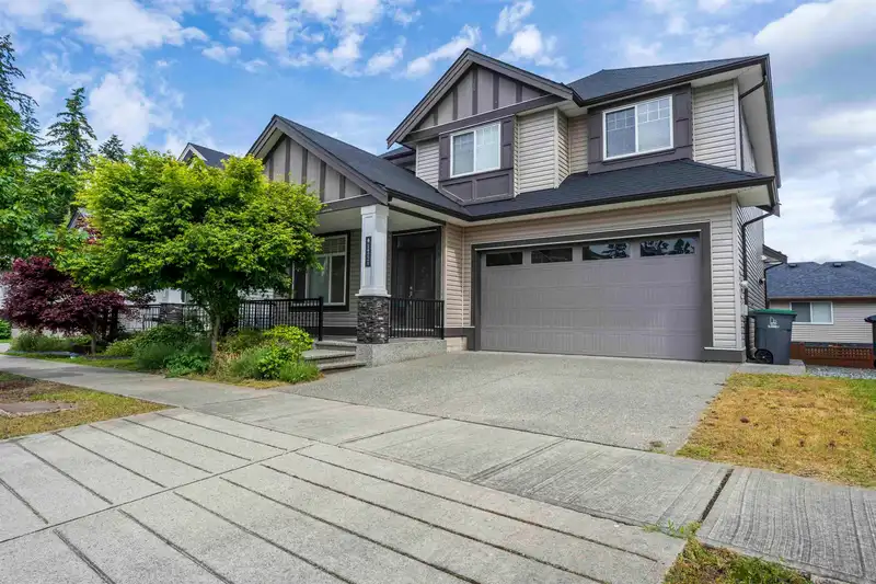 14721 61 AVENUE - photo 1 of 31