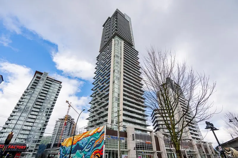 4802 567 CLARKE ROAD - photo 1 of 25