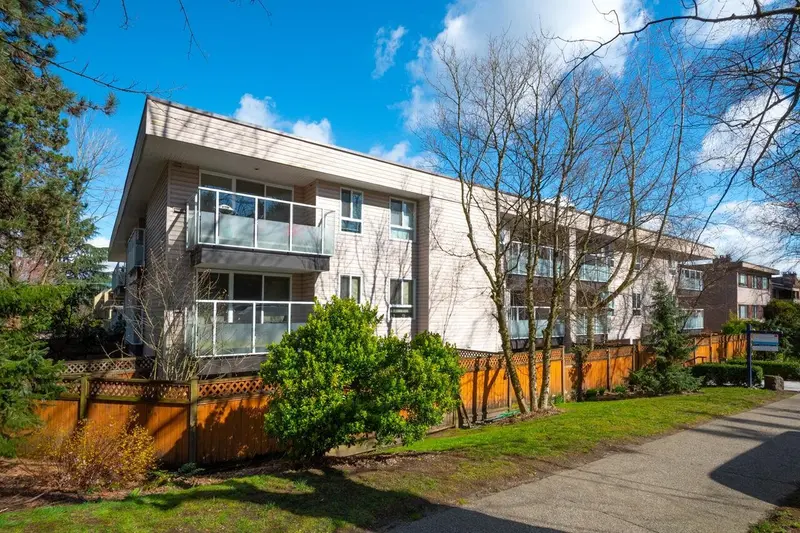 307 825 E 7TH AVENUE - photo 2 of 25