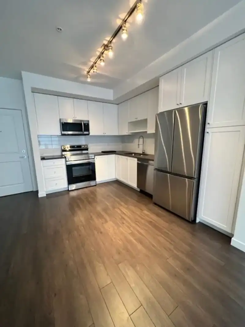 202 15815 85 AVENUE - photo 1 of 11