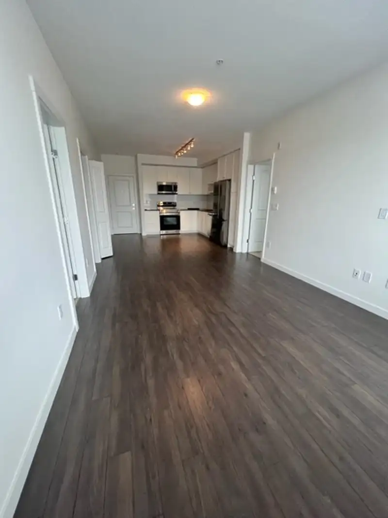 202 15815 85 AVENUE - photo 3 of 11